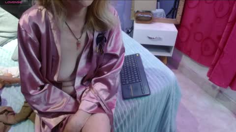 Snapshot of sophia_ny chatting on 10, 1, 2025 SOPHIA online show from 10, 1, 2025