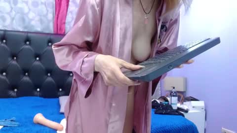 Snapshot of sophia_ny chatting on 14, 2, 2025 SOPHIA online show from 14, 2, 2025