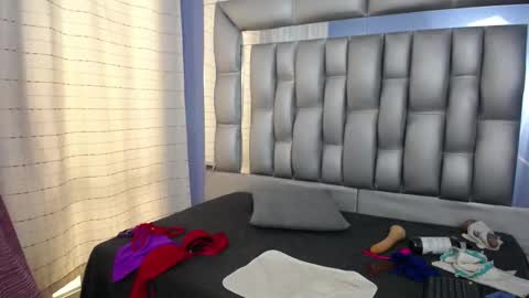 Snapshot of sophia_ny chatting on 8, 3, 2025 SOPHIA online show from 8, 3, 2025