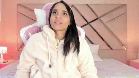 Sophia Paris online show from 5, 4, 2026