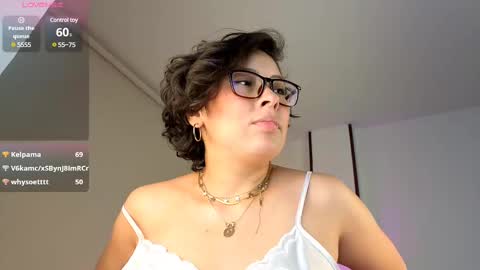 Snapshot of sophiadumont chatting on 19, 2, 2025 Sophia online show from 19, 2, 2025