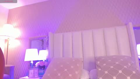 SophiaSmiths online show from 3, 11, 2025