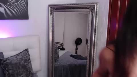 Snapshot of sophicarter_ chatting on 27, 11, 2025 online show from 27, 11, 2025