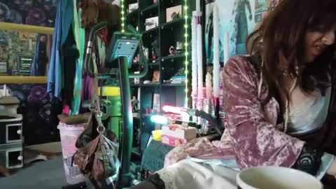 Snapshot of sophie198013 chatting on 31, 3, 2026 Sophie Satin1980 online show from 31, 3, 2026