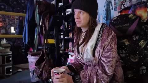 Snapshot of sophie198013 chatting on 1, 4, 2026 Sophie Satin1980 online show from 1, 4, 2026