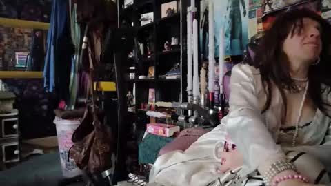 Snapshot of sophie198013 chatting on 1, 4, 2026 Sophie Satin1980 online show from 1, 4, 2026