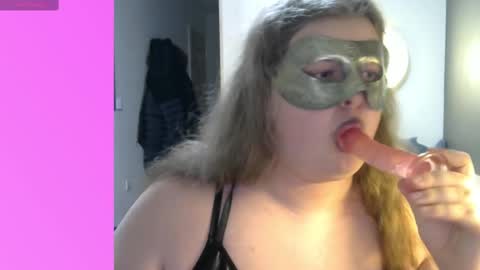 Snapshot of sophie9lives chatting on 18, 12, 2024 BimboSophie online show from 18, 12, 2024