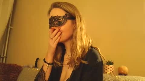 Snapshot of sophie_and_joost_luckydip chatting on 5, 3, 2026 Sophie And Joost Luckydips Cam online show from 5, 3, 2026