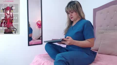 Snapshot of sophie_benett chatting on 15, 9, 2025 Sophie online show from 15, 9, 2025