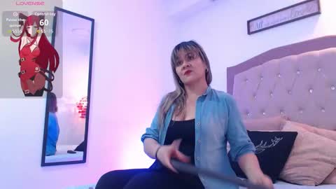 Snapshot of sophie_benett chatting on 19, 11, 2025 Sophie online show from 19, 11, 2025