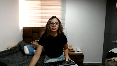 Snapshot of sophie_fox2 chatting on 23, 5, 2026 sophie_fox2 online show from 23, 5, 2026