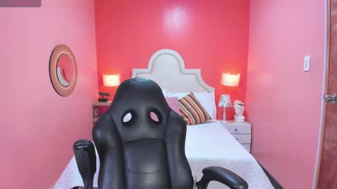 Snapshot of sophie_grays chatting on 22, 10, 2025 S O P H I E online show from 22, 10, 2025