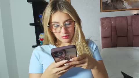 Snapshot of sophie_janner chatting on 9, 7, 2026 SOPHIE JANNER online show from 9, 7, 2026