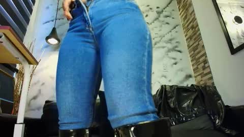 Snapshot of sophie_littles chatting on 17, 10, 2025 Sophie online show from 17, 10, 2025