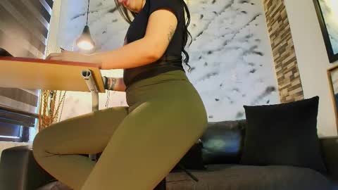 Snapshot of sophie_littles chatting on 25, 11, 2025 Sophie online show from 25, 11, 2025