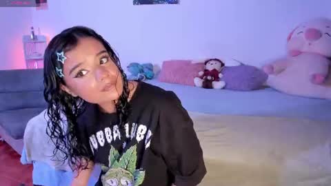 Snapshot of sophie_t_ chatting on 25, 6, 2026 Sofia online show from 25, 6, 2026