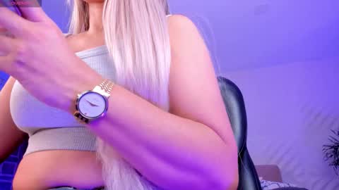 Snapshot of sophiebarnett_ chatting on 24, 11, 2025 Sophie online show from 24, 11, 2025