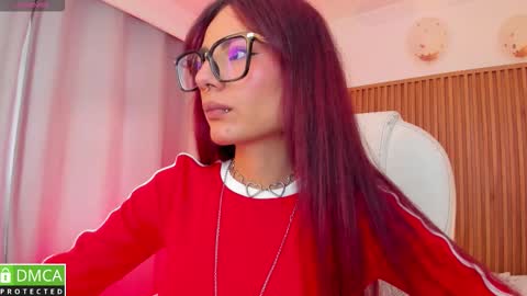 Snapshot of sophiecherry_ chatting on 26, 10, 2025 Sophie IG sophiecherry es online show from 26, 10, 2025