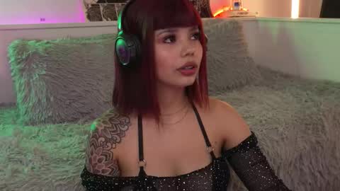 Sophiee  online show from 3, 12, 2025