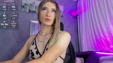 Snapshot of sophiee_s chatting on 8, 3, 2025 Sophie online show from 8, 3, 2025