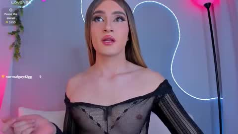 Snapshot of sophiee_s chatting on 28, 9, 2025 Sophie online show from 28, 9, 2025