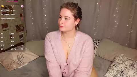 Snapshot of sophieee_lee chatting on 13, 10, 2025 Sophie online show from 13, 10, 2025