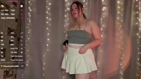 Snapshot of sophieee_lee chatting on 29, 11, 2025 Sophie online show from 29, 11, 2025