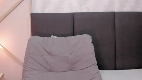 sophieharris__ online show from 25, 7, 2026
