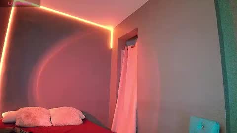 Snapshot of sophiejuicy_ chatting on 4, 12, 2025 sophiejuicy_ online show from 4, 12, 2025