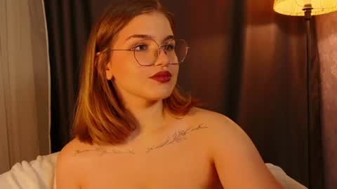Snapshot of sophiemure chatting on 4, 7, 2026 Sophie online show from 4, 7, 2026