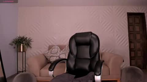 Sophie  Palmer online show from 27, 2, 2025