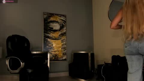 Sophie  Palmer online show from 3, 10, 2025