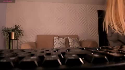 Sophie  Palmer online show from 21, 11, 2025