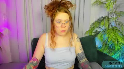 Snapshot of sophiepure chatting on 5, 10, 2025 Sophie online show from 5, 10, 2025