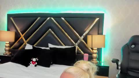 Snapshot of sophiewinslow chatting on 17, 2, 2025 SophieWinslow online show from 17, 2, 2025