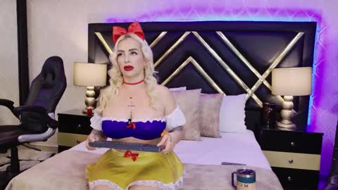 Snapshot of sophiewinslow chatting on 1, 11, 2025 SophieWinslow online show from 1, 11, 2025