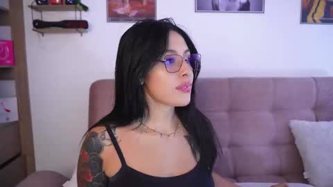 Snapshot of sophiiecums chatting on 13, 12, 2025 Sophiie online show from 13, 12, 2025