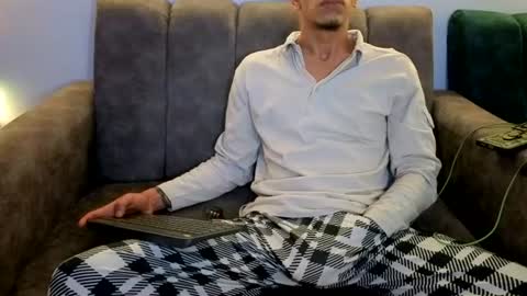 businessman online show from 8, 8, 2026