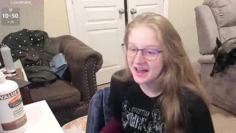 Snapshot of southerbunny chatting on 15, 12, 2025 Bunnydathug online show from 15, 12, 2025