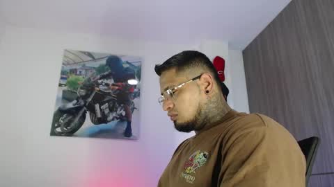 Snapshot of soy_apolo chatting on 25, 10, 2025 soy_apolo online show from 25, 10, 2025