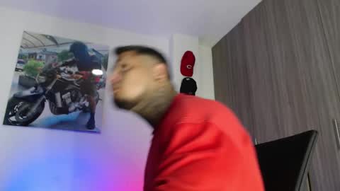 Snapshot of soy_apolo chatting on 8, 11, 2025 soy_apolo online show from 8, 11, 2025