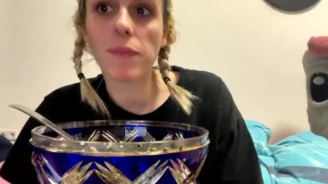 Spacegirl online show from 26, 12, 2024