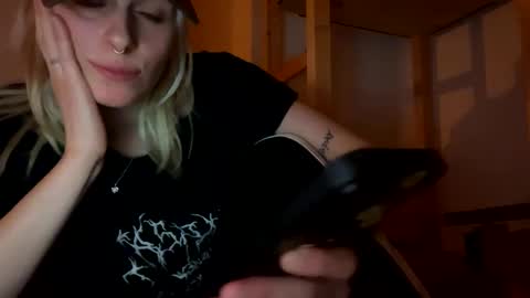 Spacegirl online show from 3, 1, 2025