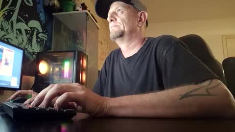 Snapshot of spicyfox420 chatting on 8, 10, 2025 SpicyFox420 online show from 8, 10, 2025