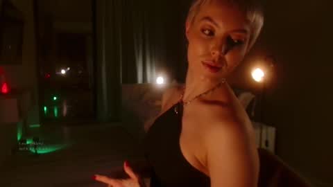 Snapshot of spiklencii chatting on 19, 11, 2025 Elizabeth online show from 19, 11, 2025