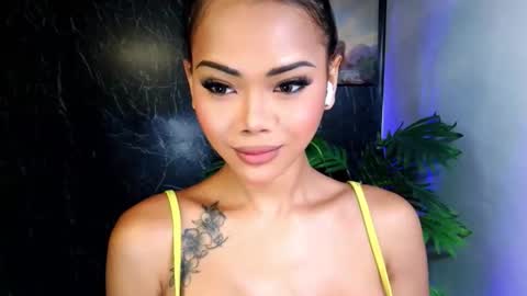 Snapshot of spoileme_babexx chatting on 23, 10, 2025 CALL ME RAINE online show from 23, 10, 2025