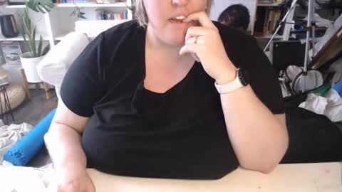Messi Jessi online show from 5, 5, 2026