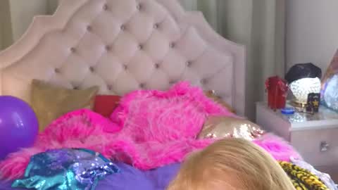 Snapshot of squirtymom chatting on 12, 11, 2025 Alisa online show from 12, 11, 2025