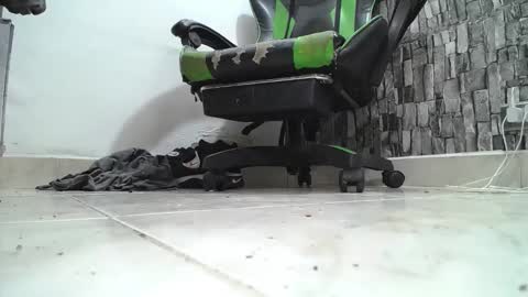 Snapshot of srfindomfeet_ chatting on 26, 4, 2026 sr master cum its my old account online show from 26, 4, 2026
