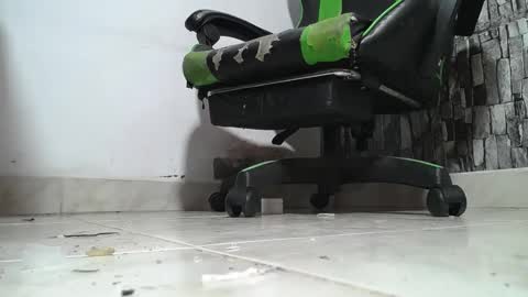 Snapshot of srfindomfeet_ chatting on 10, 5, 2026 sr master cum its my old account online show from 10, 5, 2026